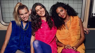 Festive looks | Πώς να φορέσεις pop χρώματα, στρας και παγιέτες με στυλ