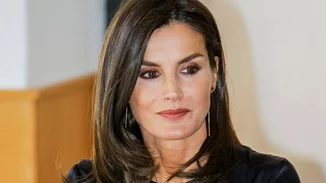 Η βασίλισσα Letizia έκοψε τα μαλλιά της και απέδειξε για μια ακόμα φορά ότι είναι η πιο κομψή γαλαζοαίματη