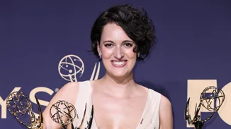 "Τα λάθη που δεν πρέπει να κάνετε μετά τα 30" και πώς το "Fleabag" "έσβησε" αυτό το cliché