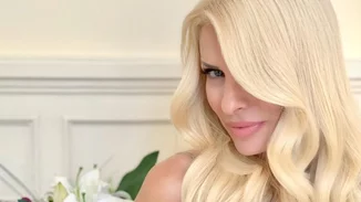 Μάθαμε το μυστικό πίσω από τα λαμπερά ξανθά μαλλιά της Ελένης Μενεγάκη