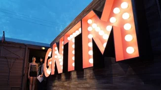 GNTM | Bραδινή έξοδος για παίκτριες του πρώτου και του δεύτερου κύκλου που κάνουν παρέα