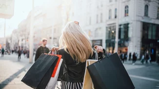 Black Friday | Πόσα χρήματα ξοδεύουν οι Έλληνες σε ψώνια;