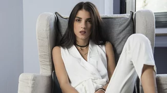 Άννα Μαρία Βέλλη | Παρελθόν τα μακριά μαλλιά για την ηθοποιό - YouTuber