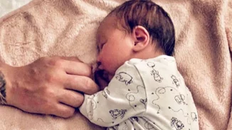 Baby boom | Μπαμπάς για πρώτη φορά γνωστός Έλληνας τραγουδιστής