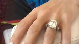 Το Hollywood κάνει ήδη το μανικιούρ που θα φοράμε στις γιορτές