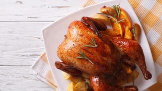 Κοτόπουλο φούρνου με πατάτες, πορτοκάλι και δεντρολίβανο | Η κλασική νόστιμη επιλογή για όλη την οικογένεια