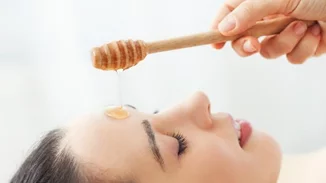 Μέλι στα μαλλιά και στην επιδερμίδα (μάθαμε συνταγή ακόμα και για ραγάδες)