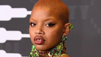 Η Slick Woods αποκάλυψε ότι κάνει χημειοθεραπείες