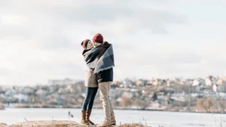 Τα ευτυχισμένα ζευγάρια αποφεύγουν αυτές τις τρεις συμπεριφορές