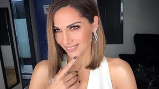 Δέσποινα Βανδή | «Στα λευκά» στο έβδομο live του Χ-Factor - Το εντυπωσιακό φόρεμα που προκάλεσε συζητήσεις