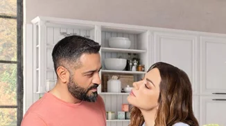 «Έξοδος» στο σπίτι | Το look της Βάσως Λασκαράκη για να δειπνήσει με τον σύζυγό της, Λευτέρη Σουλτάτο