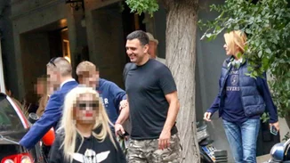 Τζένη Μπαλατσινού | Δες τι φόρεσε στην βόλτα με τον σύζυγό της και τον γιο της