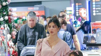 Σταματίνα Τσιμτσιλή | Δες τη με ελάχιστο μακιγιάζ να κάνει βόλτα με τις κόρες της