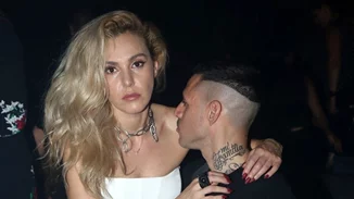 Τάμτα | Δες τι φόρεσε σε βραδινή έξοδο με τον Πάρι Κασιδόκωστα