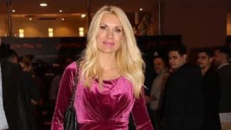 Να σε ποιον σχεδιαστή ανήκει το φόρεμα της Ελένης Μενεγάκη που την ανέδειξε στην πιο καλοντυμένη της πρεμιέρας «Για Πάντα»