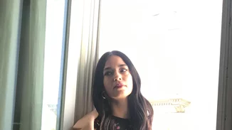 Μπορώ να φορέσω φλοράλ το χειμώνα; Δες τον πιο κομψό τρόπο