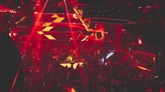 Οι πιο glamorous εορταστικές νύχτες χρειάζονται το clubbing τους