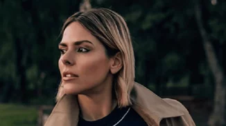 Πρώτη φορά μελαχρινή | Η Έλενα Γαλίφα έκανε την πιο απρόσμενη αλλαγή στα μαλλιά της