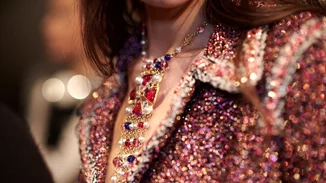 Τα αξεσουάρ που είδαμε στο Chanel Métiers d’art show δίνουν την απόλυτη γιορτινή έμπνευση