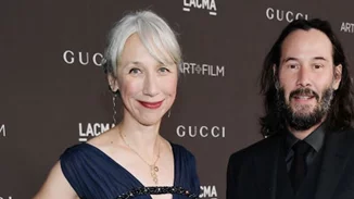 Grey hair don't care | To hair icon Alexandra Grant αποκάλυψε γιατί δεν βάφει τα μαλλιά της