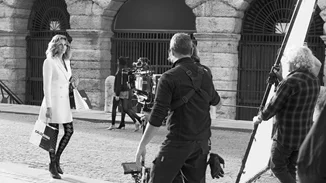 H Julia Roberts πρωταγωνιστεί και φέτος στην καμπάνια της Calzedonia