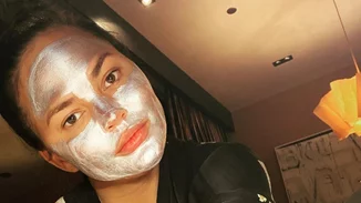 H insta famous μάσκα που ευθύνεται για τη λαμπερή επιδερμίδα των celebrities