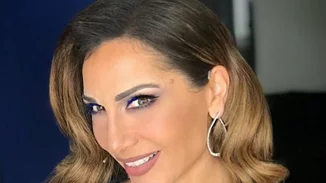 Η Δέσποινα Βανδή απαρνείται το κοντό καρέ και αλλάζει στυλ μαλλιών