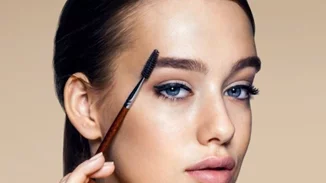 Φτιάξε εύκολα ένα serum για πιο πυκνά φρύδια