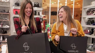 Η Χρυσιάννα Ανδριοπούλου κάνει shoe shopping με το Miss Bloom στο κατάστημα Haralas