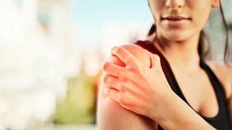 Τι μπορεί να συμβαίνει όταν έχεις ξαφνικό πόνο στον ώμο;