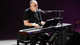 Θάνος Μικρούτσικος, ένας χρόνος μετά