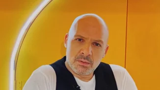 Νίκος Μουτσινάς | Η αιχμηρή ατάκα προς τους δημοσιογράφους: «Σεβαστείτε λίγο τον εαυτό σας»