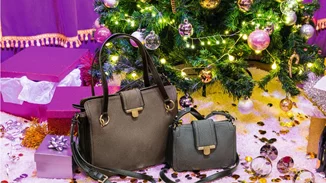 Σε αυτή τη Χριστουγεννιάτικη συλλογή θα βρεις το τέλειο δώρο και το ιδανικό αξεσουάρ