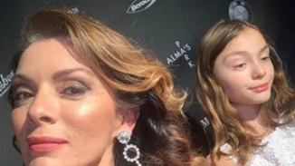 Αλεξάνδρα Πασχαλίδου | Μας «ανοίγει» το σπίτι της στην Στοκχόλμη: Το δέντρο-υπερπαραγωγή και τα άπειρα βιβλία