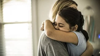 Παιδί μου κι απόψε θα κάνω ότι κοιμάμαι, για να πας κι εσύ να κοιμηθείς