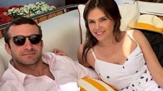 H Dasha Zhukova παντρεύτηκε τον Σταύρο Νιάρχο με ένα high fashion νυφικό