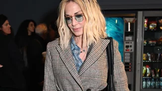 Η Άννα Βίσση έκανε μια σπάνια εμφάνιση επιλέγοντας το πανωφόρι κλειδί της σεζόν | Πού θα το βρούμε