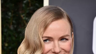 Η Naomi Watts μιλάει για το πώς διατηρεί τις ισορροπίες ως μητέρα