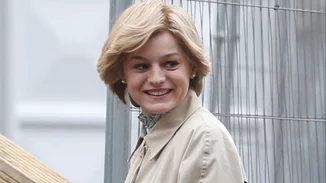 Emma Corrin | Θα υποδυθεί την πριγκίπισσα Diana και είναι ολόιδιες