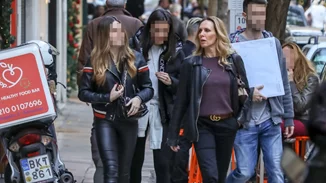 Εβελίνα Παπούλια | Βόλτα στο Κολωνάκι με την κόρη της, Αφροδίτη Λιάντου