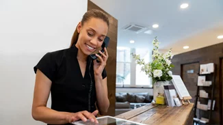 Ονειρεύεσαι μια καριέρα στα τουριστικά επαγγέλματα; Βρήκαμε την κορυφαία επιλογή