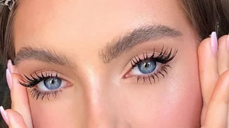 Λατρεύεις το μπορντό κραγιόν; Πώς να το φορέσεις τώρα!