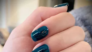 Ο πιο διάσημος celebrity manicurist αποκαλύπτει πώς να μην δημιουργούνται φουσκάλες στο μανικιούρ
