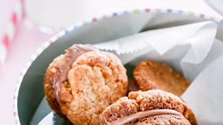 Γεμιστά μπισκότα βρώμης με φυστικοβούτυρο που θα λατρέψουν τα παιδιά