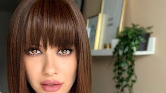 Ελληνίδα ξανθιά παρουσιάστρια με καστανά μαλλιά και αφέλειες είναι αγνώριστη και αυτό το look δίχασε τους followers | Ποια είναι;