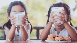 Πιες παιδί μου το γάλα σου το πρωί για να ψηλώσεις! Αλήθεια ή μύθος;