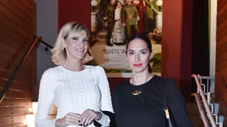 Σάσα Σταμάτη-Νόνη Δούνια | Total white VS total black : Ποια ήταν η πιο καλοντυμένη;