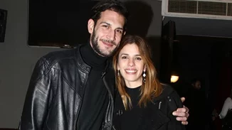 Αλεξάνδρα Ταβουλάρη | Φωτογραφίζει τον σύζυγό της με τη νεογέννητη κόρη τους