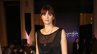 Κάτι σοβαρό συμβαίνει με το à la garçonne | Η Άννα Μαρία Παπαχαραλάμπους με τα πιο κοντά μαλλιά που είχε ποτέ