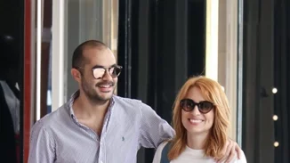 Μαρία Ηλιάκη | Ποζάρει full ερωτευμένη και αμακιγιάριστη στο πλευρό του Στέλιου Μανουσάκη